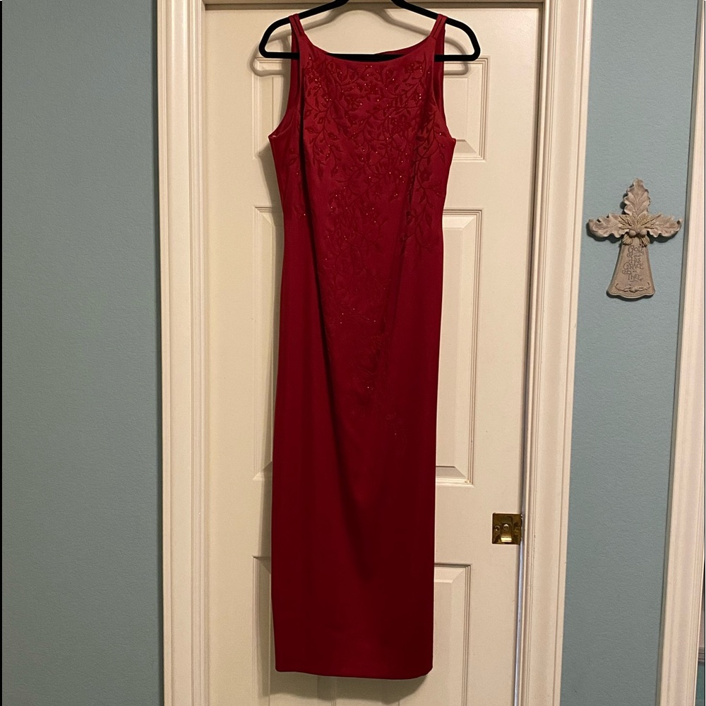 Just in time for the holidays! Gorgeous, deep red gown